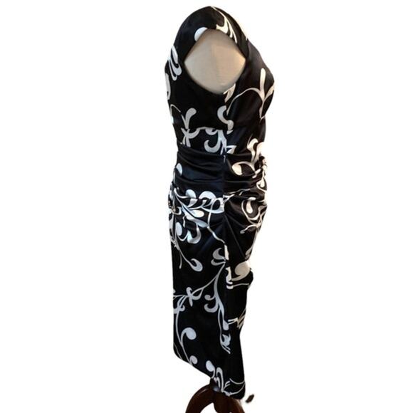 London times black and white leaf pattern dress. Size 8P back zip Gathered - Picture 4 of 9